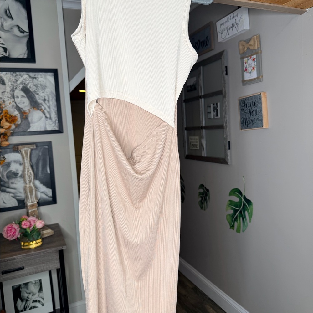 Elegant Two-Tone Sleeveless Dress